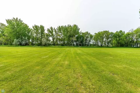 Exterior - 704 9th Ave SE, Barnesville, MN 56514 photo 14 of 18