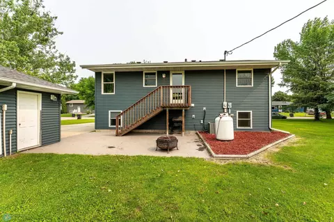 Exterior - 704 9th Ave SE, Barnesville, MN 56514 photo 7 of 18