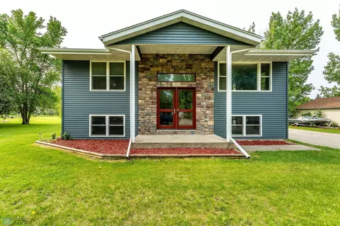 Exterior - 704 9th Ave SE, Barnesville, MN 56514 photo 2 of 18