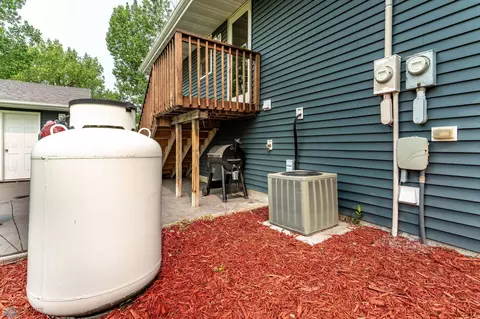 Exterior - 704 9th Ave SE, Barnesville, MN 56514 photo 10 of 18