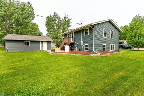 Exterior - 704 9th Ave SE, Barnesville, MN 56514 photo 8 of 18