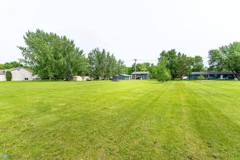 Exterior - 704 9th Ave SE, Barnesville, MN 56514 photo 16 of 18