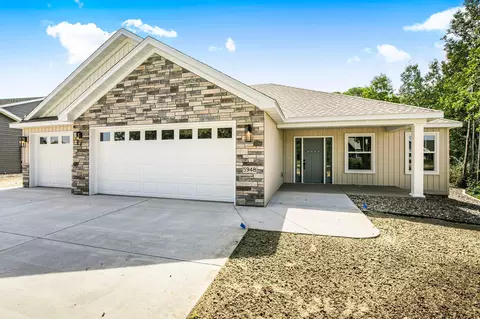 5948 Rivers Edge Dr, Saint Cloud, MN 56303