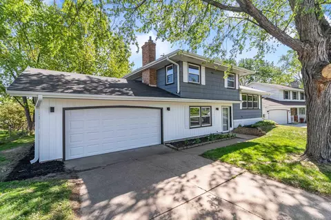 493 Rolls Rd, New Brighton, MN 55112