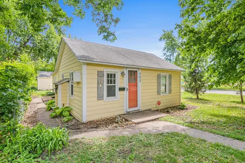 753 8th Ave S, Hopkins, MN 55343