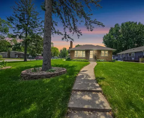 1014 Roma Ave, Roseville, MN 55113