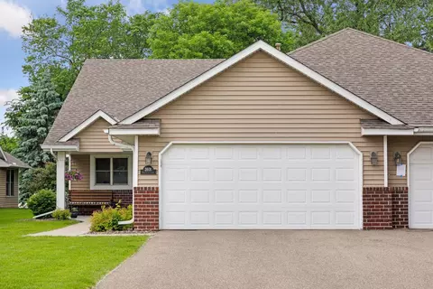 2601 Rosetown Ct, Roseville, MN 55113
