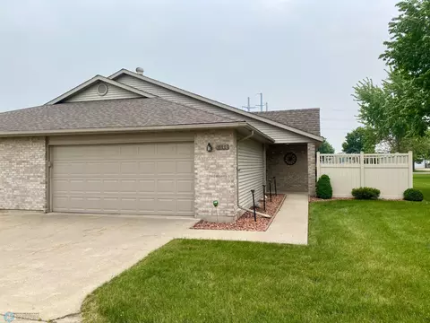 1444 Heatherwood Ct #1, West Fargo, ND 58078