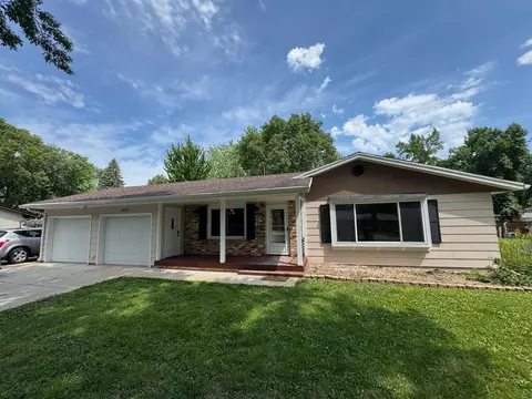 1075 Randall Rd SE, Hutchinson, MN 55350