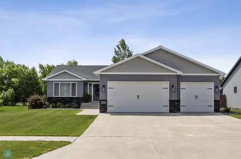 5705 67th St S, Fargo, ND 58104