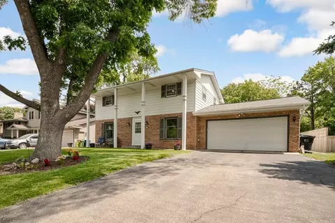 569 Driftwood Rd, New Brighton, MN 55112