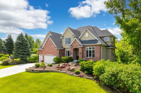 18067 Dane Dr, Eden Prairie, MN 55347
