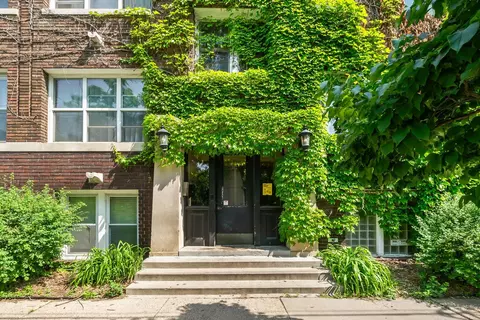 1112 W 25th St #203, Minneapolis, MN 55405