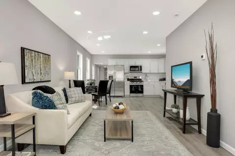 877 Albemarle St, Saint Paul, MN 55117