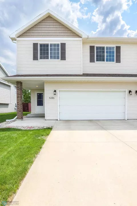 4286 Auburn Ave, Fargo, ND 58104