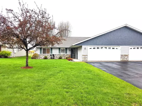 921 W Ridge Ct #10, New Richmond, WI 54017