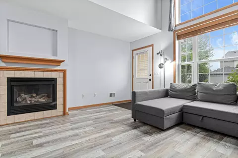 2765 Wagon Wheel Trl, Chaska, MN 55318