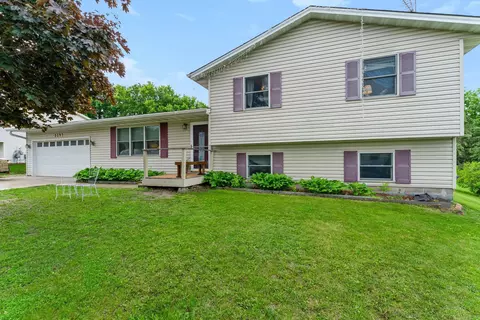 2217 Friendship Ln, Burnsville, MN 55337
