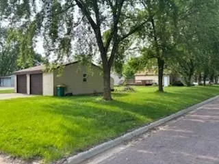 Exterior - 664 12th St, Windom, MN 56101 photo 1 of 1