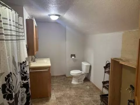 Bath - 664 12th St, Windom, MN 56101 photo 1 of 1