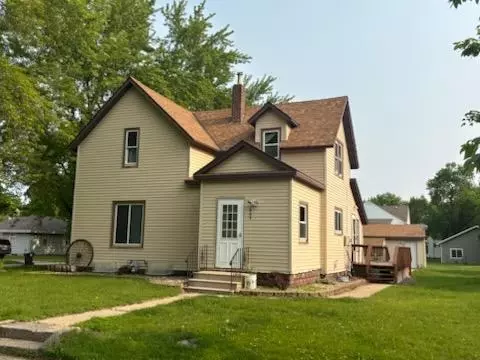 664 12th St, Windom, MN 56101