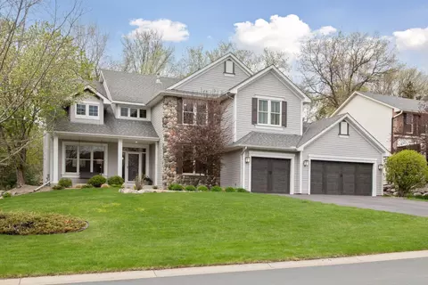 4633 Stonecliffe Dr, Eagan, MN 55122