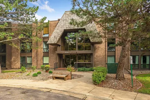 6115 Lincoln Dr #154, Edina, MN 55436