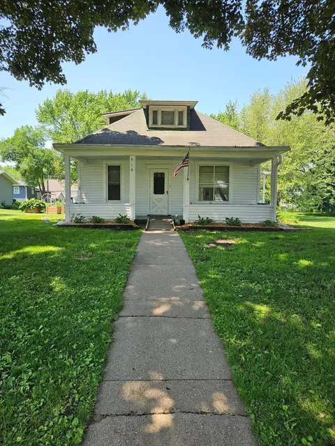 718 Broadway Ave, Wabasha, MN 55981