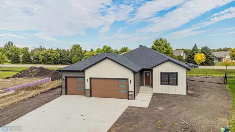 4740 Hampton Loop S, Moorhead, MN 56560