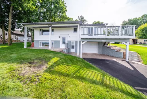 32081 Lakeview Dr, Lake City, MN 55041