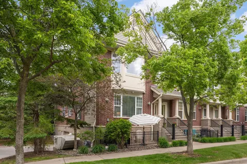 11275 Preswick Blvd, Eden Prairie, MN 55344