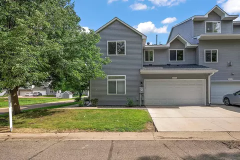 633 Kingfisher Ln #E, Woodbury, MN 55125