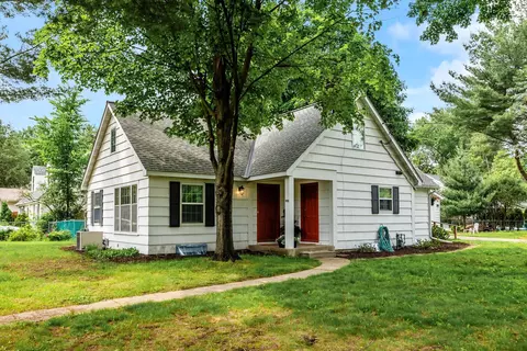 955 Warner Ave N, Mahtomedi, MN 55115