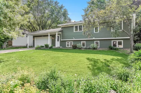 8563 72nd St S, Cottage Grove, MN 55016