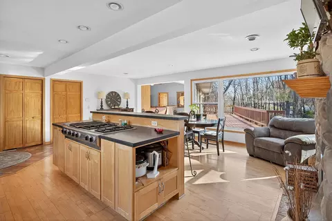 840 N Shore Dr W, Mound, MN 55364