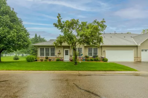 353 Hayes Dr #14, Hastings, MN 55033