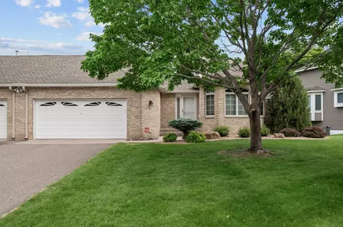 3063 Highpointe Curv, Roseville, MN 55113