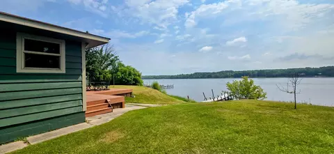 2502 Birchview Dr NW, Baudette, MN 56623