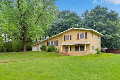 10654 Vessey Rd, Bloomington, MN 55437