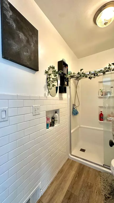 Bath - 2212 Springvale Ct, Duluth, MN 55811 photo 2 of 2