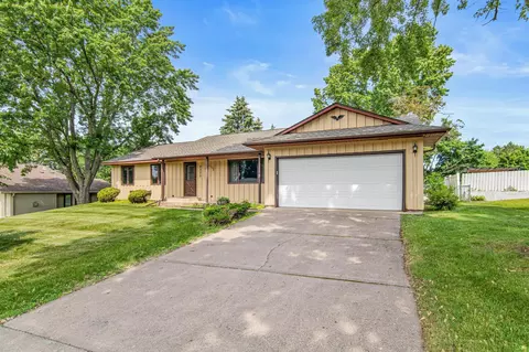 8200 77th St S, Cottage Grove, MN 55016