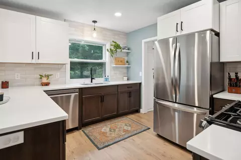 869 Kenneth St, Saint Paul, MN 55116