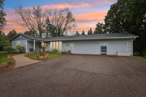 1985 Mabel Ct, Chaska, MN 55318