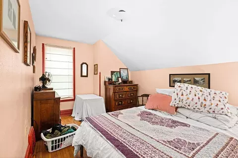 Bedroom - 714 E 5th St, Duluth, MN 55805 photo 1 of 4