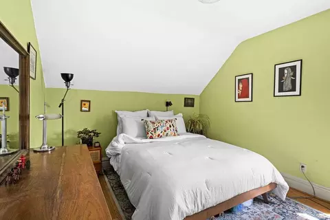 Bedroom - 714 E 5th St, Duluth, MN 55805 photo 4 of 4
