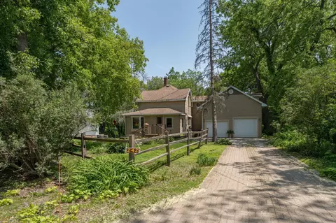 242 Skyview Ln, Mankato, MN 56001