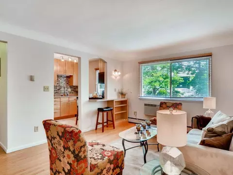 656 Ashland Ave #11, Saint Paul, MN 55104