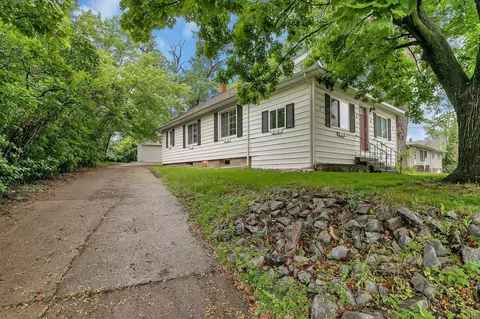 17 Riverside Ave S, Sartell, MN 56377