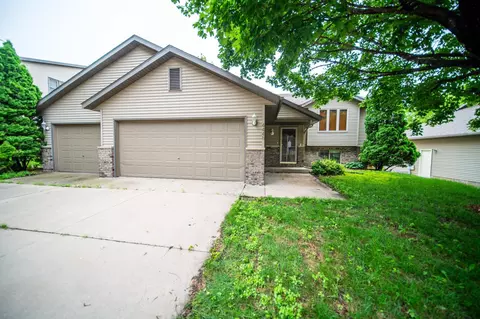 4448 57th St NW, Rochester, MN 55901