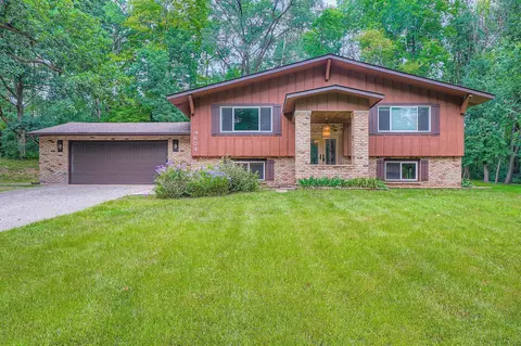 9624 204th St N, Forest Lake, MN 55025